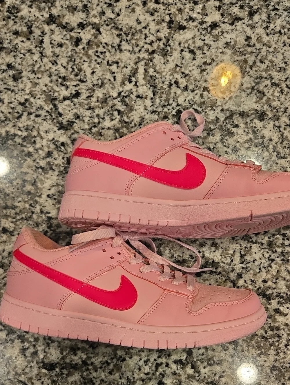 NIKE WOMEN'S LOW TRIPLE PINK SNEAKERS. SIZE 8 U. S.  DH9756-600